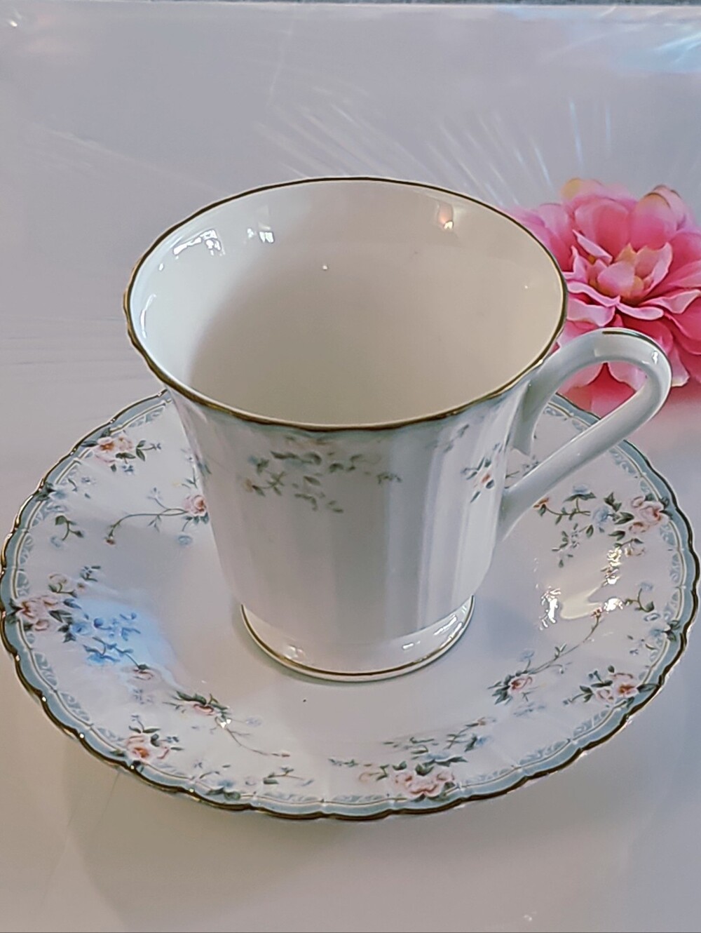 Mikasa Japan Petite ROSELLE White Porcelain Teacup & Saucer Gold Scalloped Trim